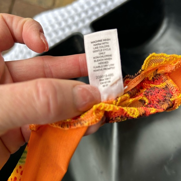 NWOT 2007 Victorias Secret Floral lace and cheetah print bra and g string set. - Picture 7 of 12